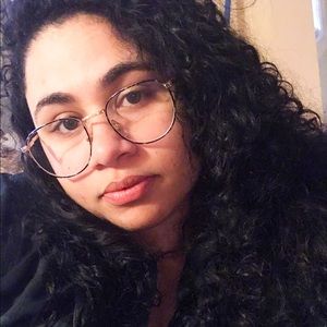 Meet your Posher, Desiree